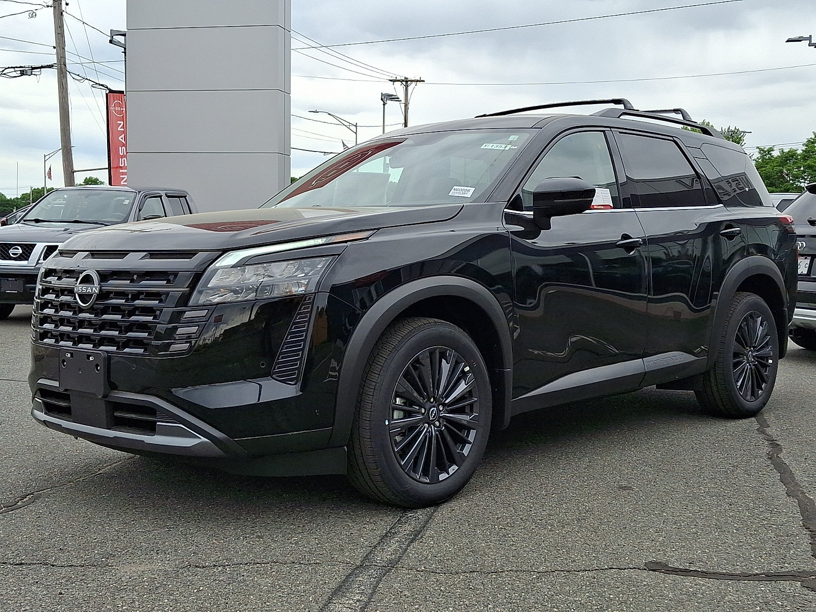 New 2026 Nissan Pathfinder SL w/ SL Premium Package AWD/4WD image 2