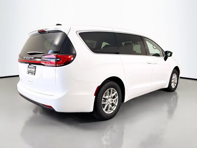 New 2027 Chrysler Pacifica Select FWD image 7