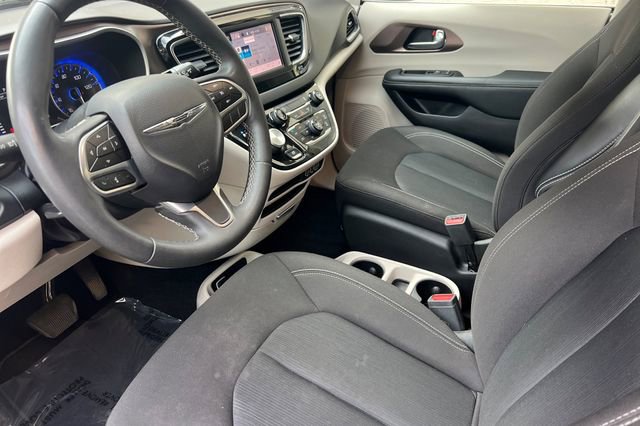 Used 2023 Chrysler Voyager LX image 13