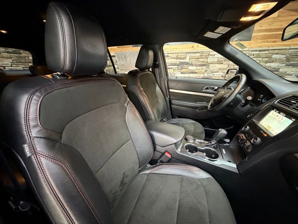 Used 2018 Ford Explorer XLT w/ Equipment Group 202A image 15