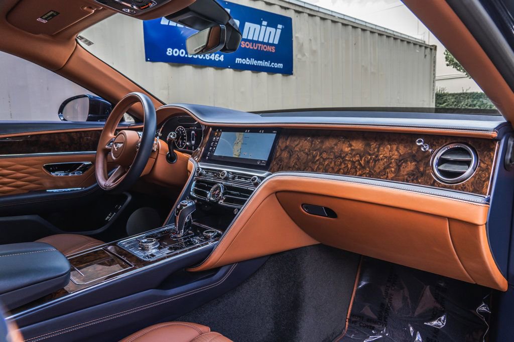 Used 2022 Bentley Flying Spur V8 image 28