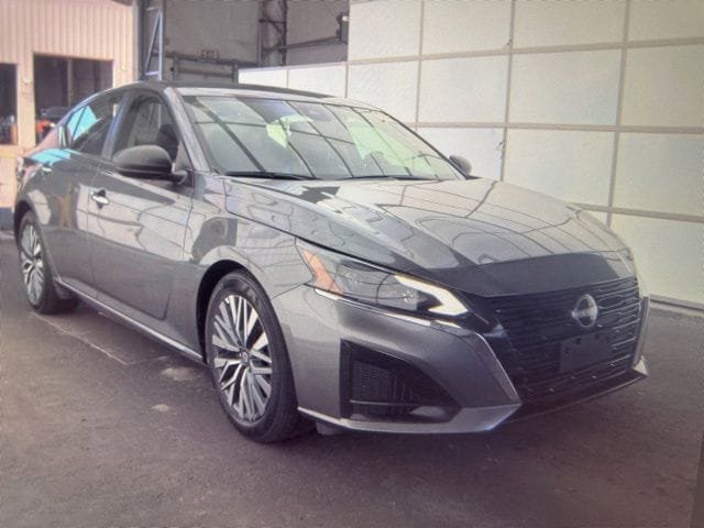 Used 2025 Nissan Altima 2.5 SV FWD video 1
