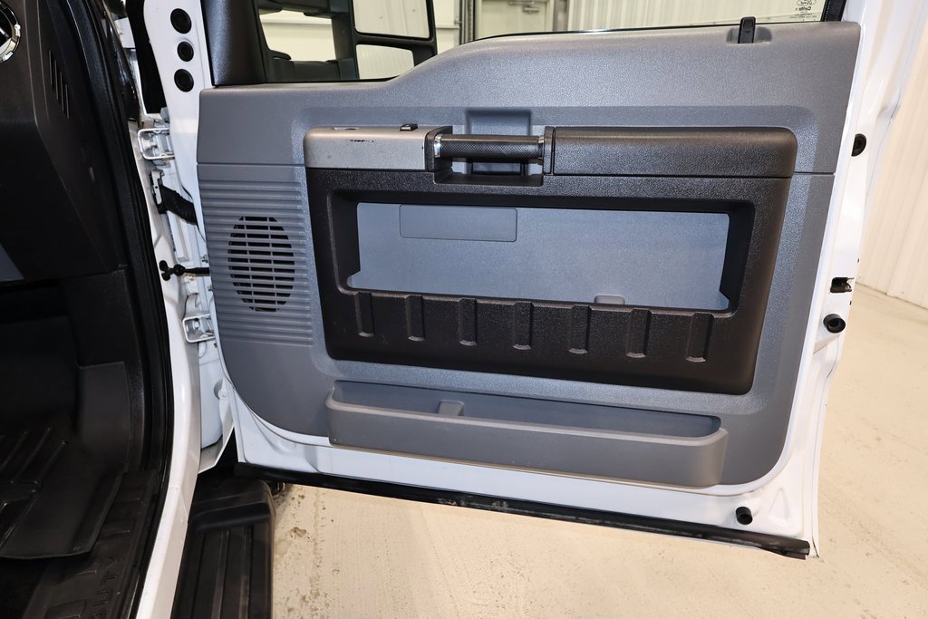 Used 2016 Ford F550 4x4 Regular Cab Super Duty image 15