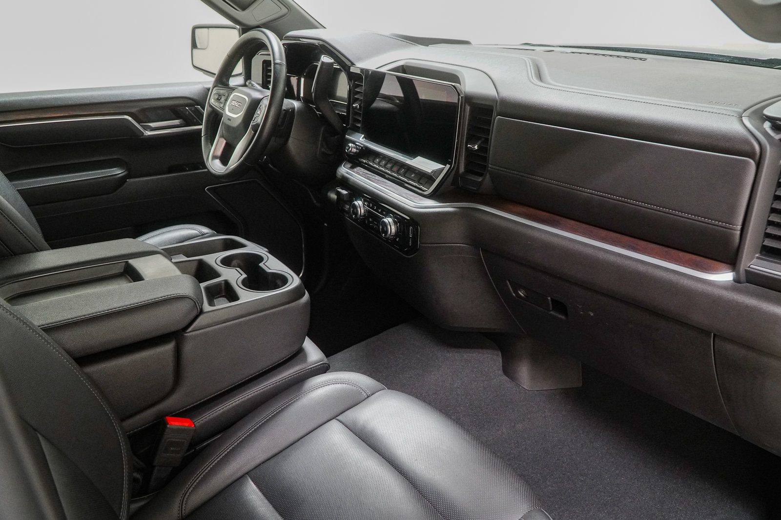 Used 2025 GMC Sierra 1500 SLT AWD/4WD image 38