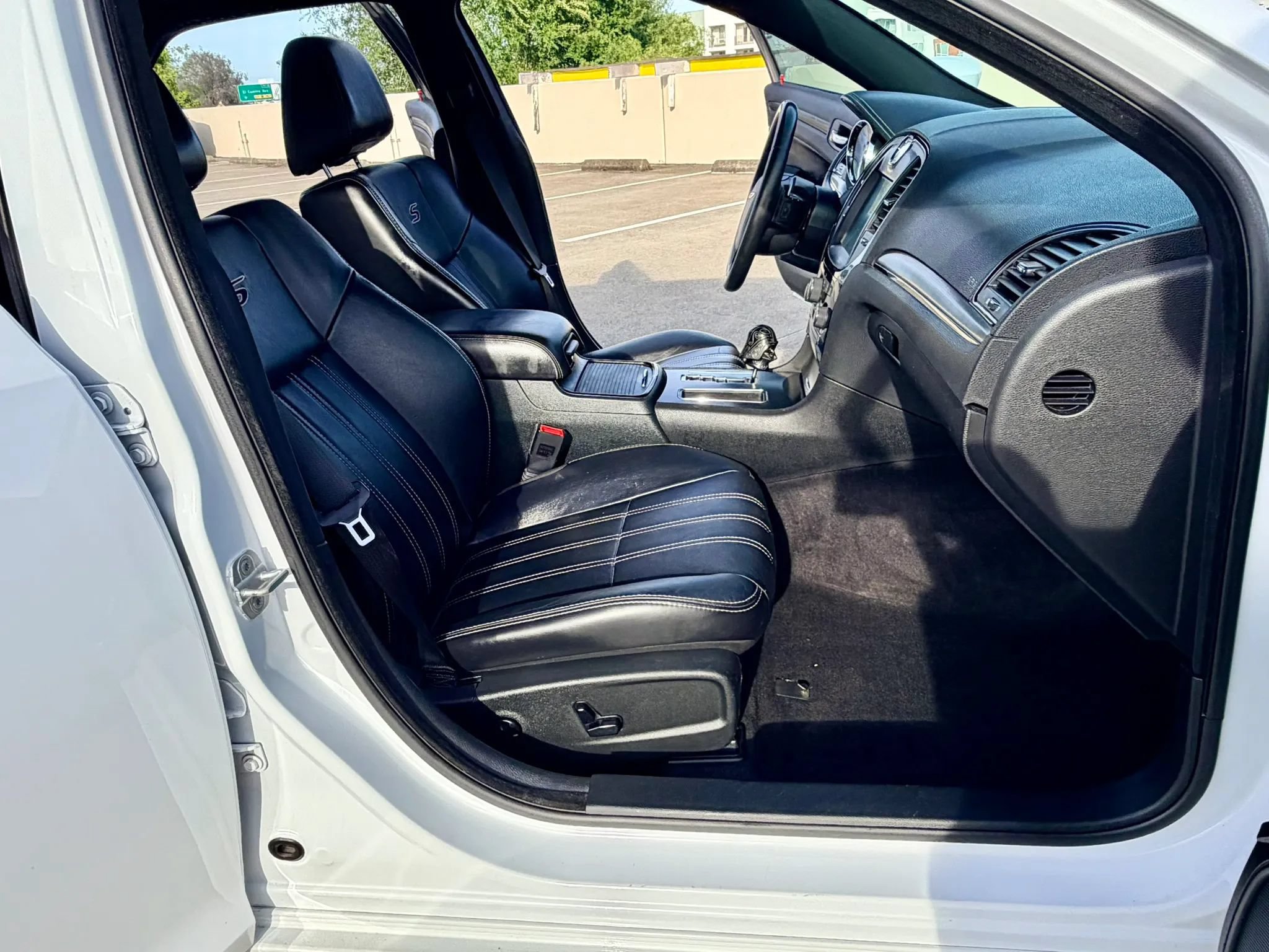 Used 2013 Chrysler 300 S RWD image 32