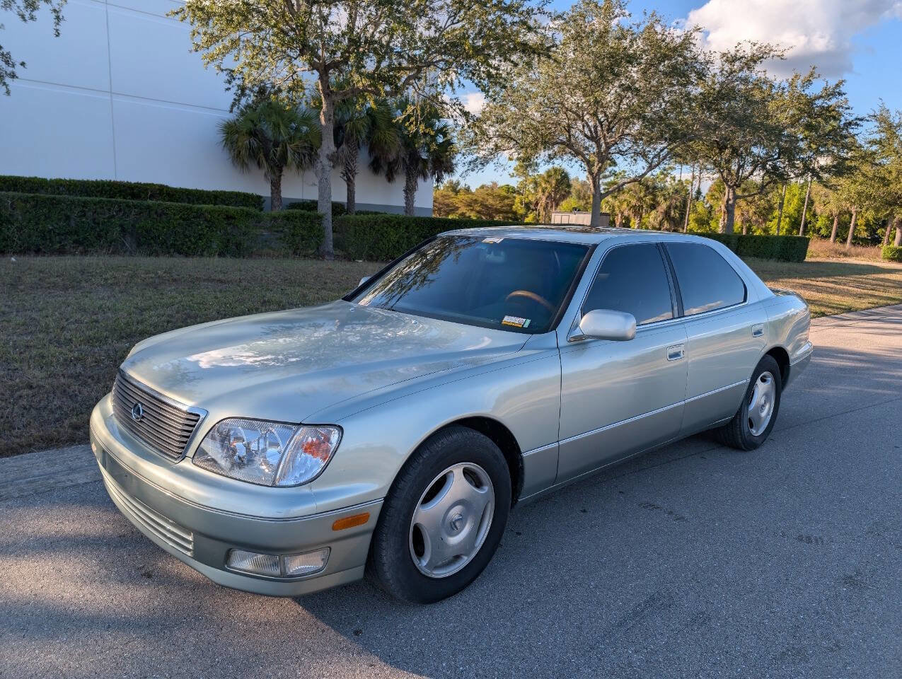 Used 1999 Lexus LS 400 image 2