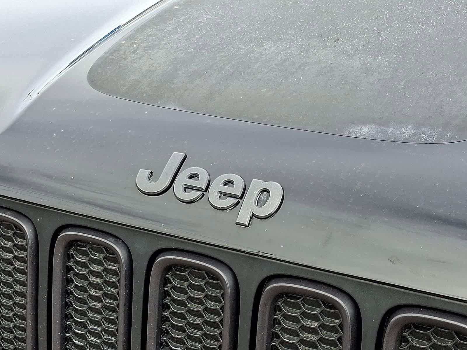 Used 2016 Jeep Renegade Trailhawk w/ Premium Trailhawk Package AWD/4WD image 35