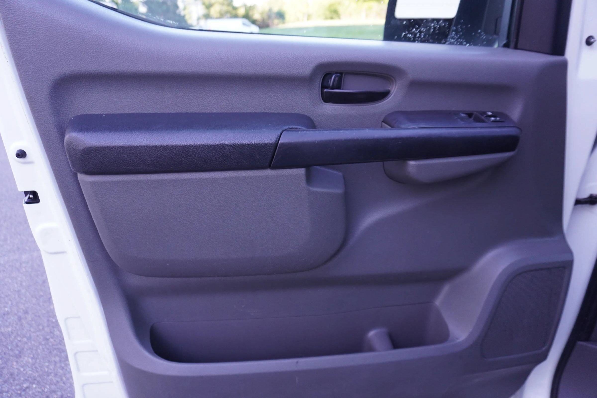 Used 2016 Nissan NV 2500 SV RWD image 12