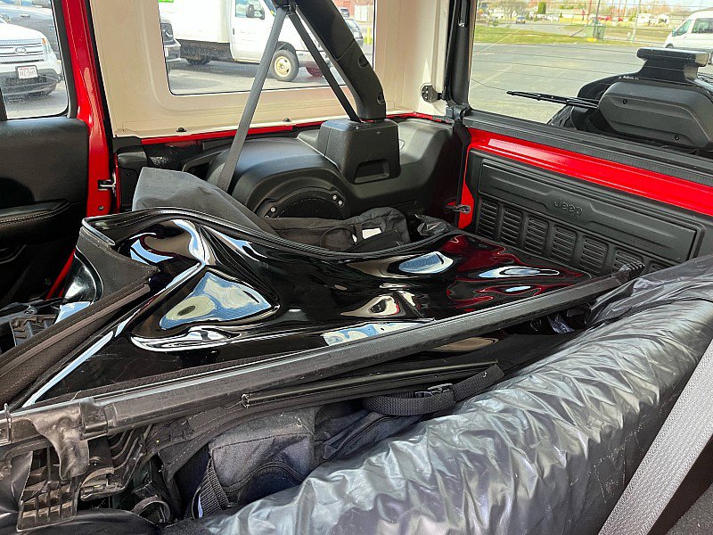 Used 2018 Jeep Wrangler Unlimited Sahara w/ Dual Top Group image 17