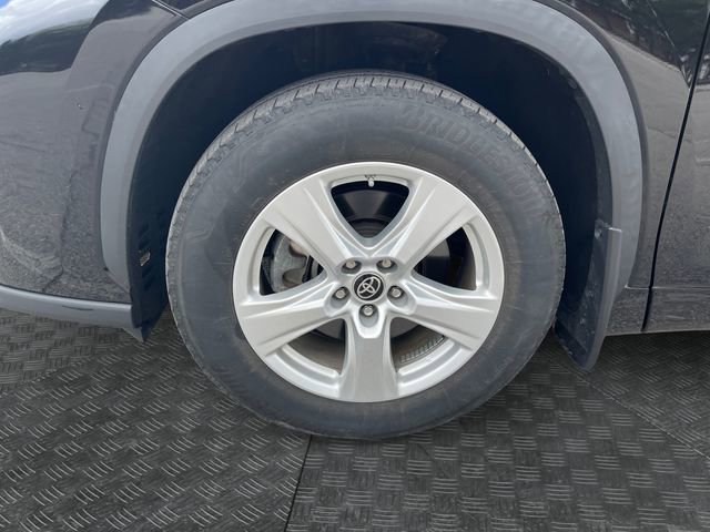 Used 2023 Toyota Highlander LE FWD image 14