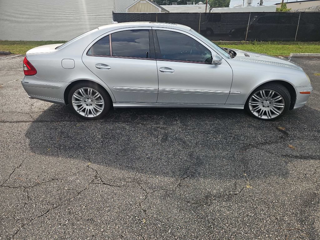 Used 2008 Mercedes-Benz E 550 Sedan image 3