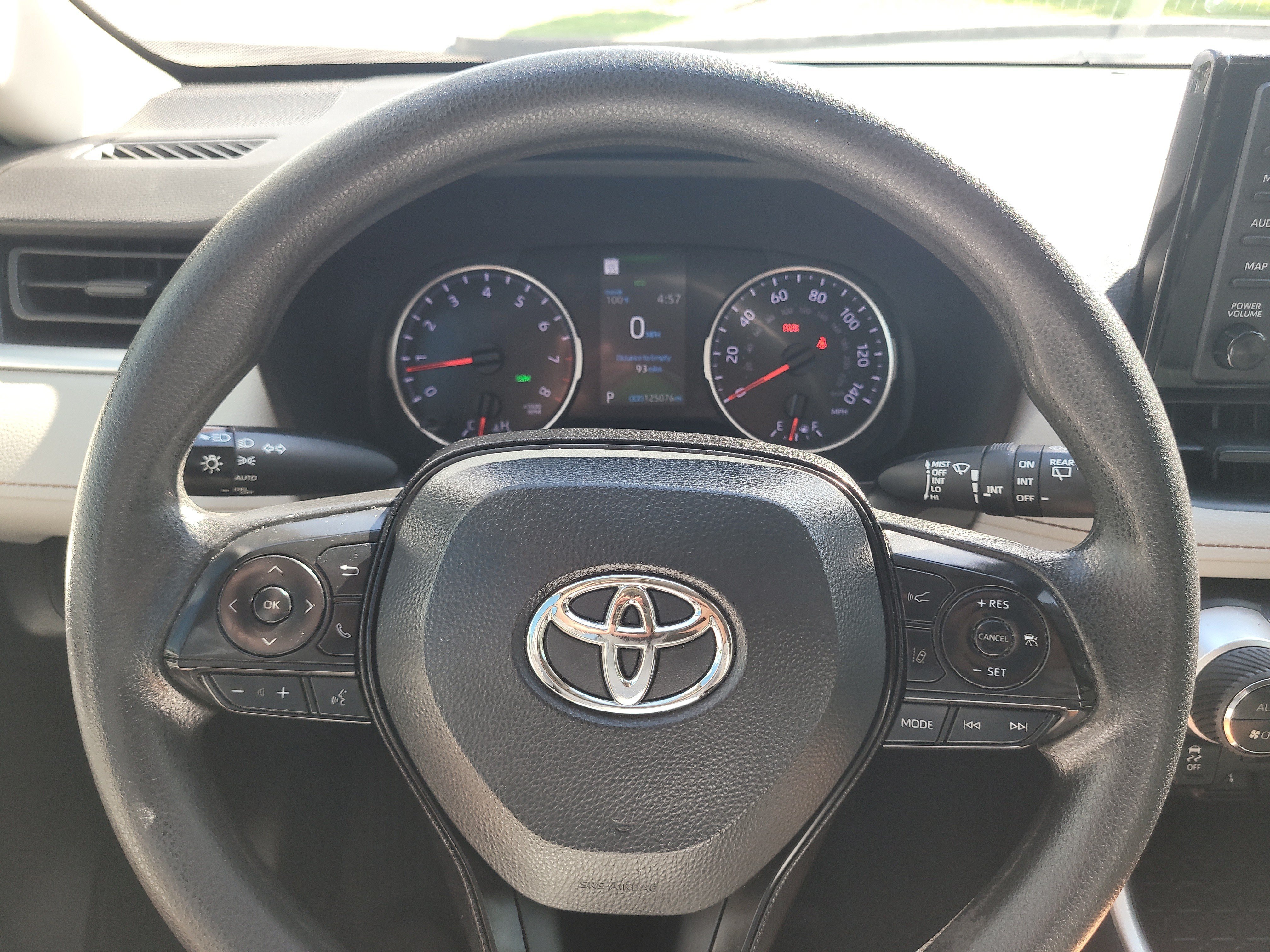 Used 2022 Toyota RAV4 XLE w/ Convenience Package FWD image 29