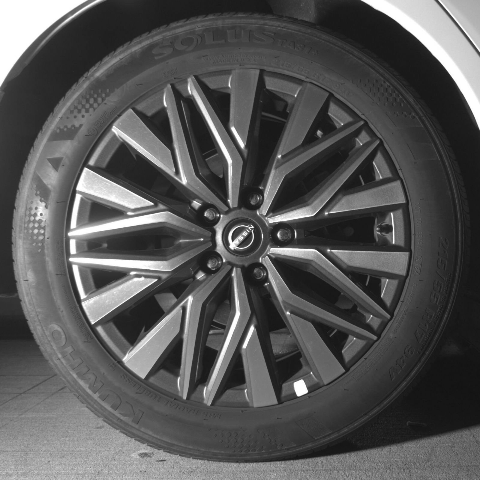 Used 2025 Nissan Altima 2.5 SV FWD image 12