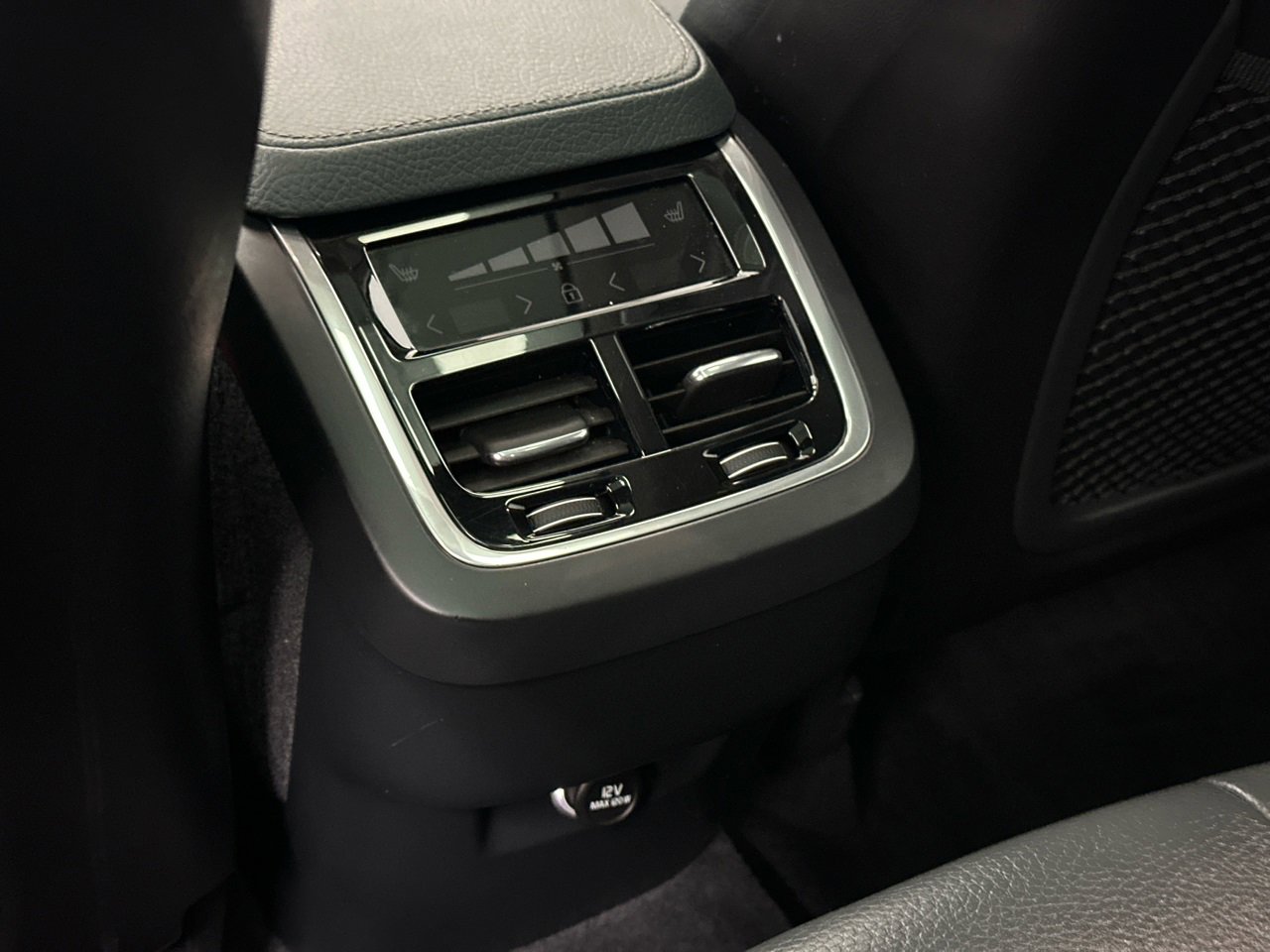 Used 2020 Volvo XC90 T6 Momentum w/ Protection Package Premier image 19