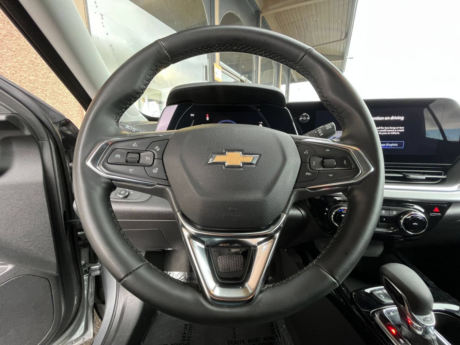 Used 2025 Chevrolet Trax LT w/ LT Convenience Package FWD image 28