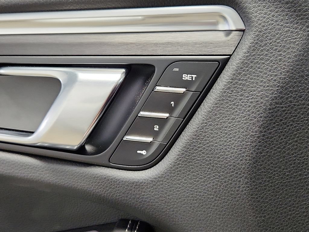 Certified 2024 Porsche Macan GTS AWD/4WD image 25