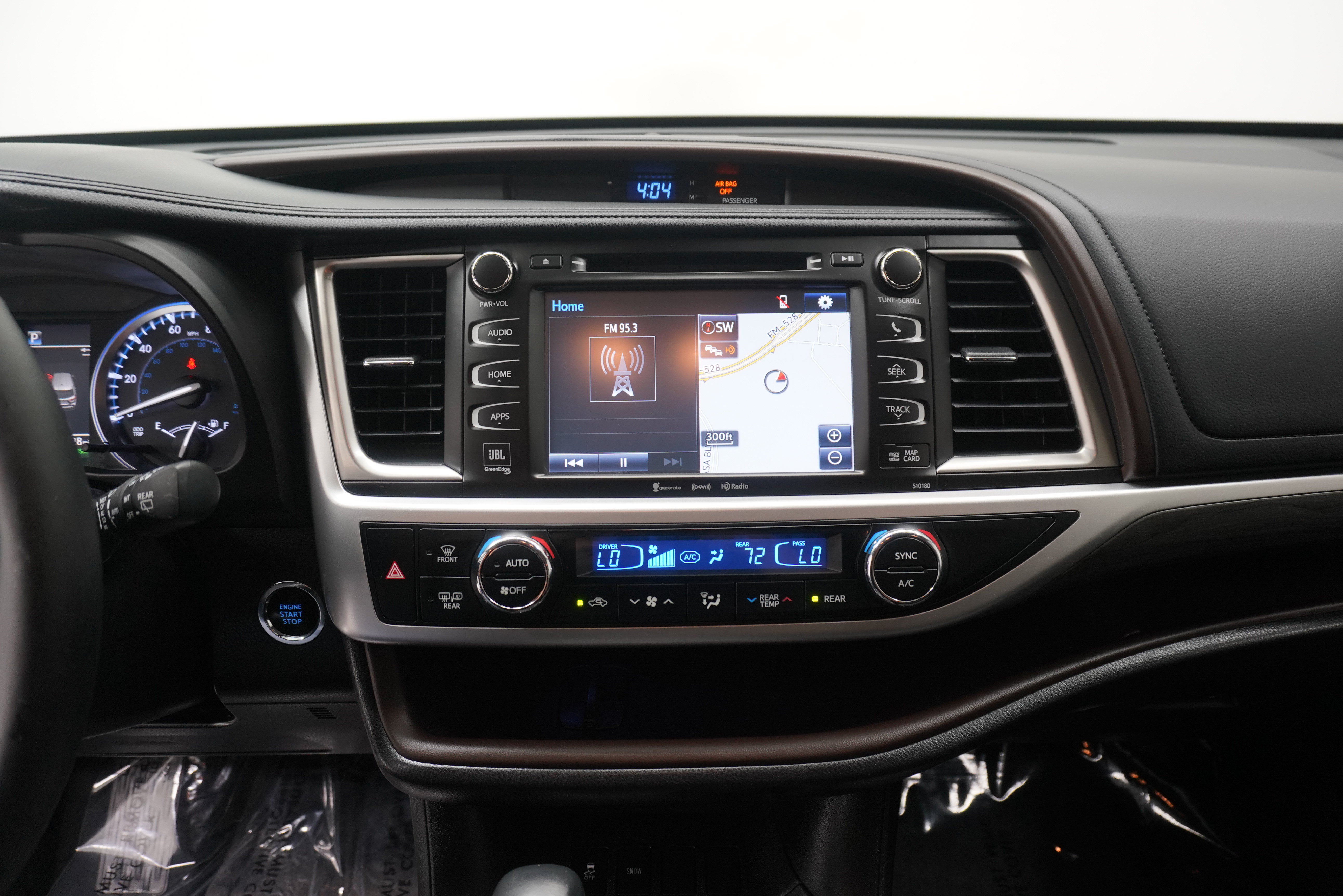 Used 2017 Toyota Highlander Limited Platinum FWD image 25