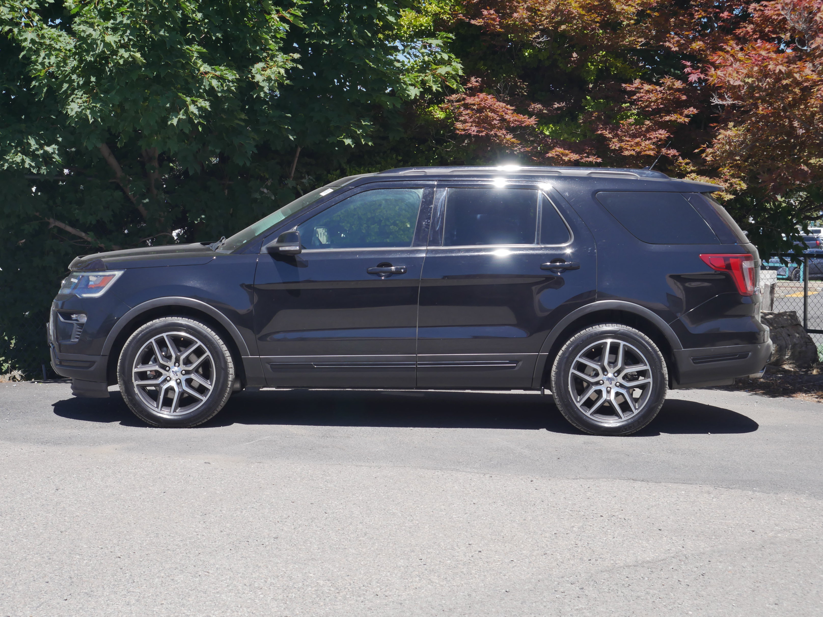 Used 2018 Ford Explorer Sport AWD/4WD image 16