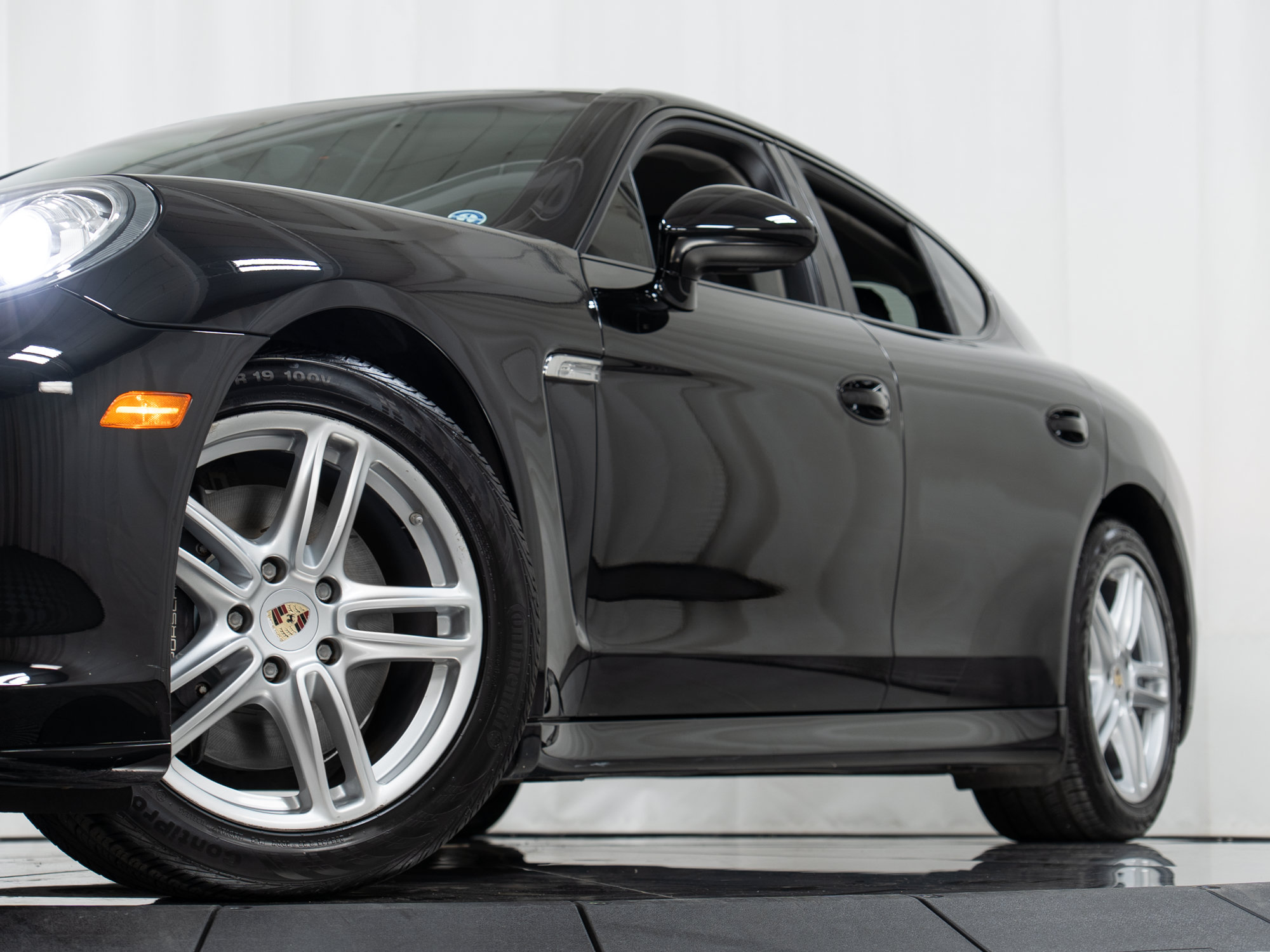 Used 2011 Porsche Panamera 4 AWD/4WD image 33
