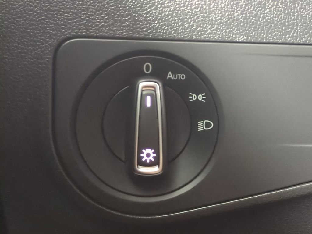 Used 2024 Volkswagen Tiguan SE R-Line image 29