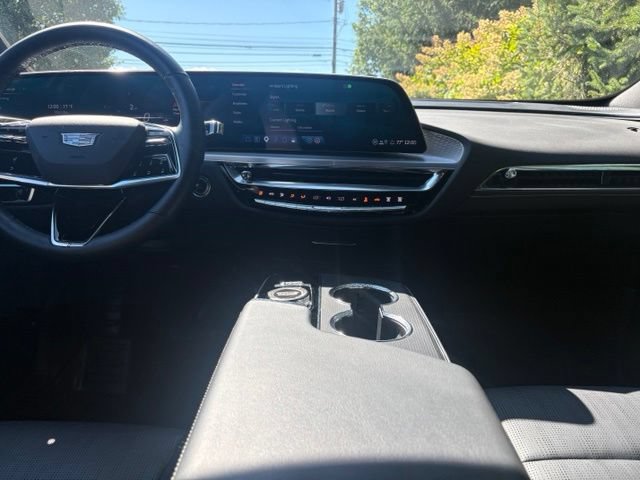 Used 2025 Cadillac Lyriq Luxury w/ LPO, Floor Liner Package AWD/4WD image 21