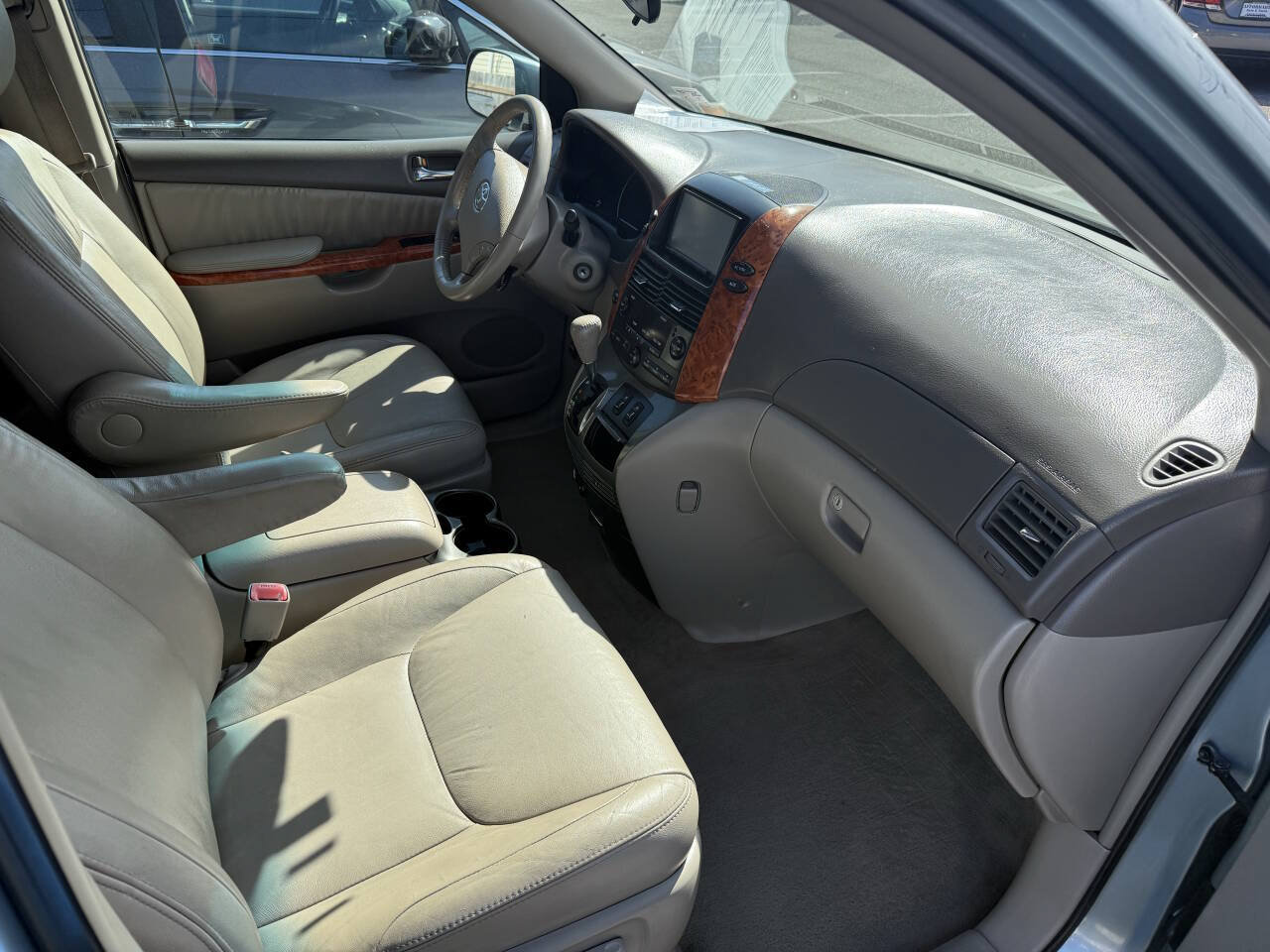 Used 2009 Toyota Sienna FWD image 15