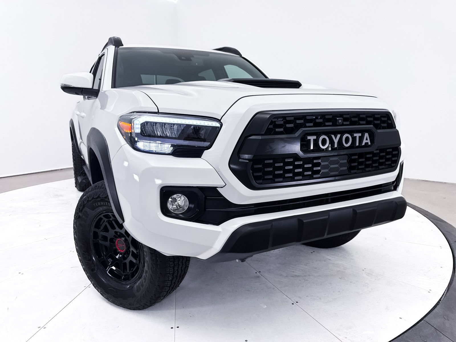 Used 2023 Toyota Tacoma TRD Pro AWD/4WD image 13