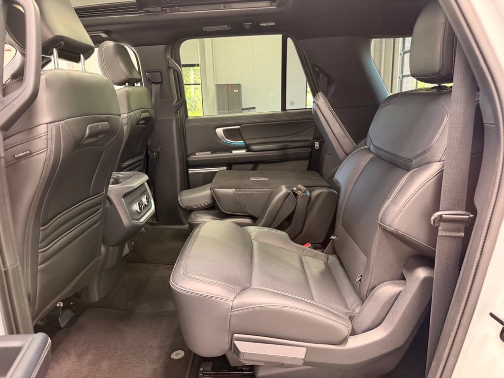Used 2025 Ford Expedition Max Platinum w/ Stealth Appearance Package AWD/4WD image 25