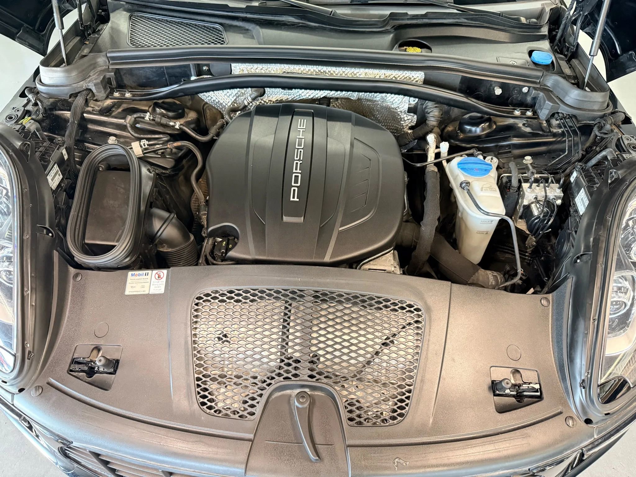 Used 2018 Porsche Macan Sport Edition image 47