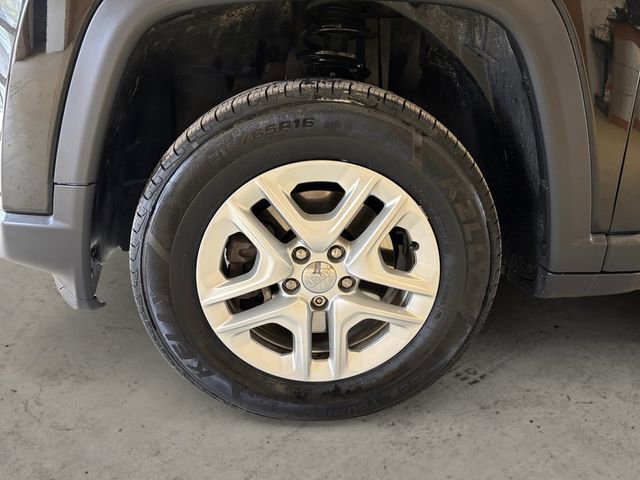 Used 2018 Jeep Compass Sport w/ Tech Group image 14