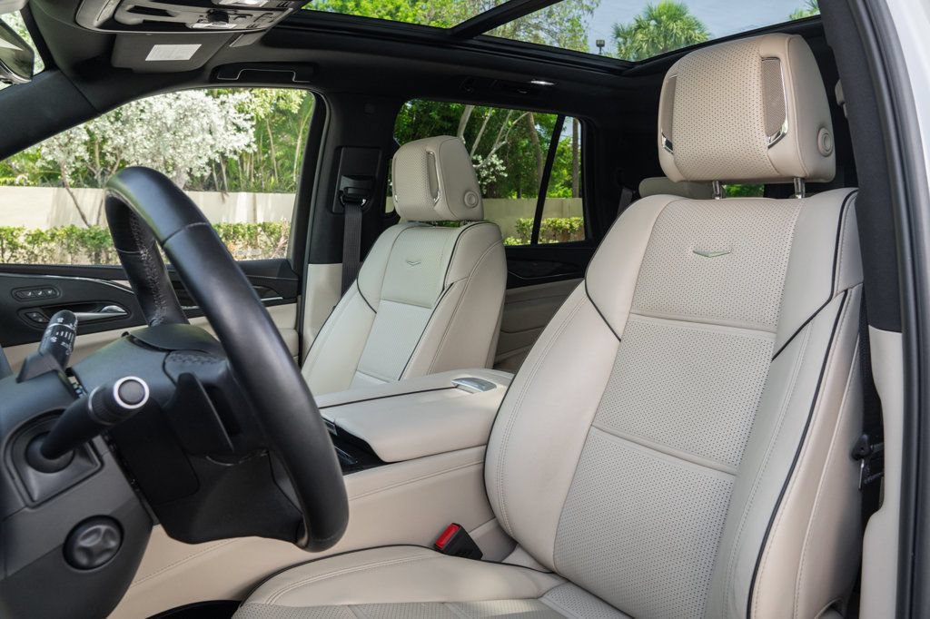 Used 2023 Cadillac Escalade Premium Luxury w/ Performance Package AWD/4WD image 13