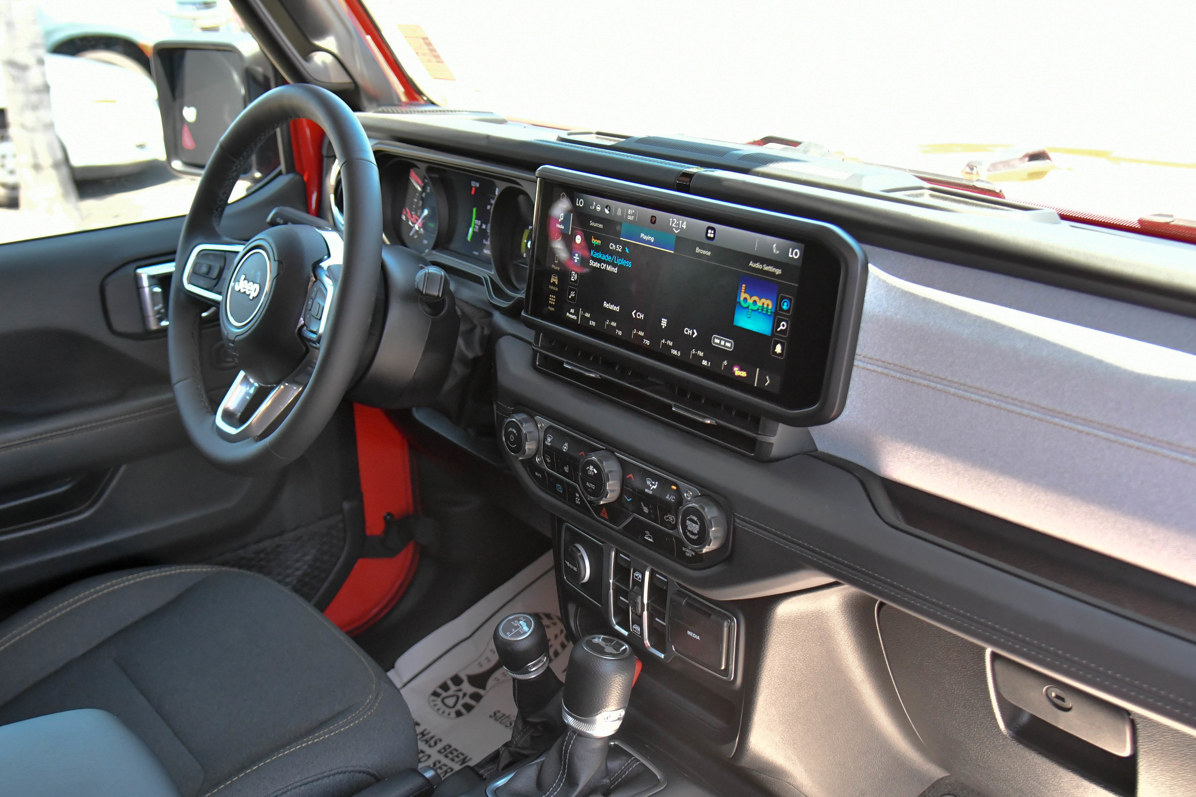 Used 2025 Jeep Wrangler Unlimited Sahara AWD/4WD image 45