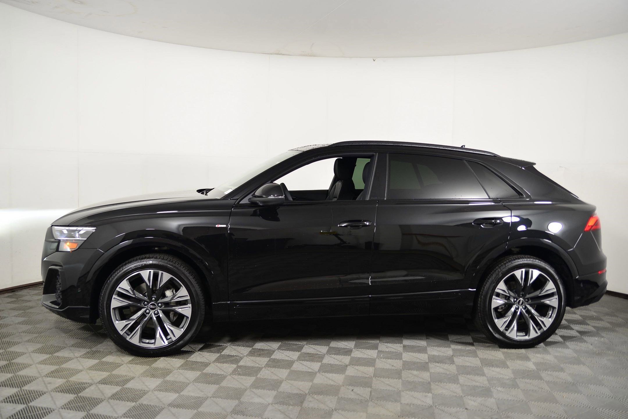 New 2025 Audi Q8 Premium Plus image 2