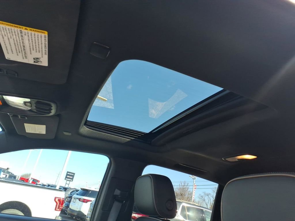 Used 2024 GMC Canyon Denali image 13