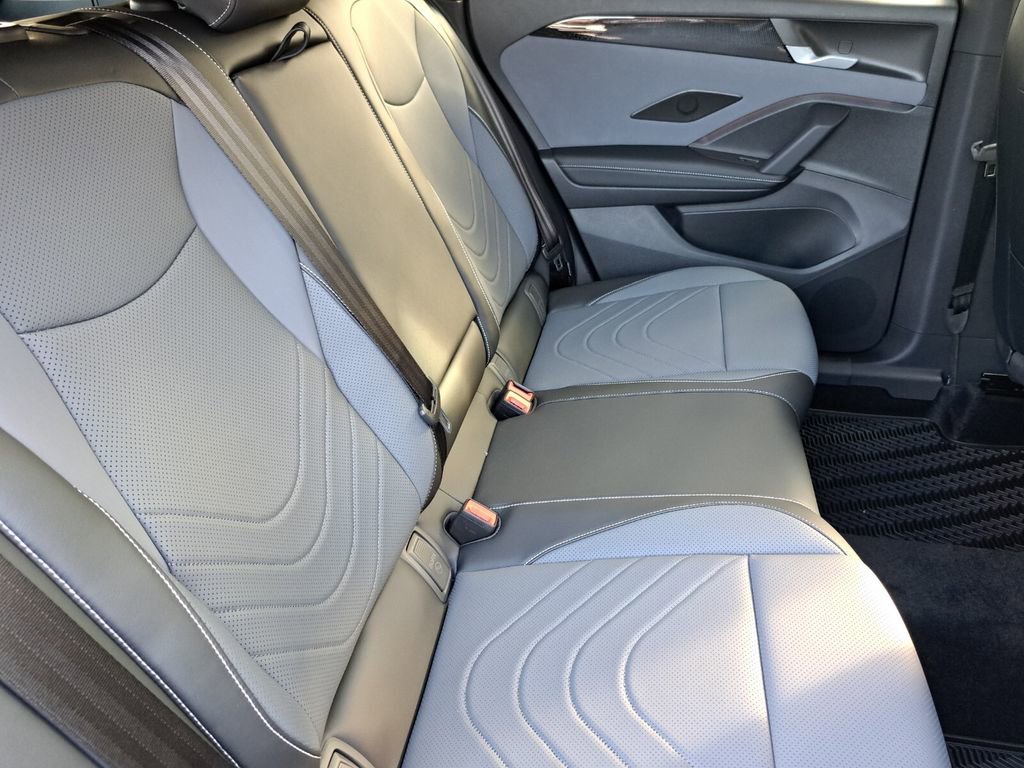 New 2026 Volkswagen Tiguan SE R-Line FWD image 21