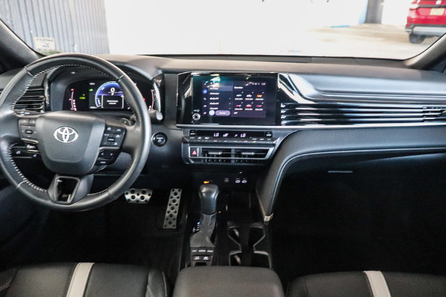 Used 2025 Toyota Camry SE w/ Convenience Package FWD image 13