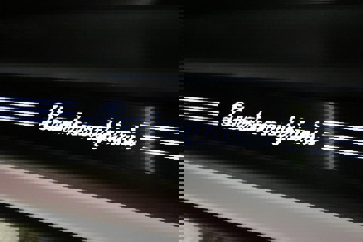 Used 2025 Lamborghini Urus SE image 17