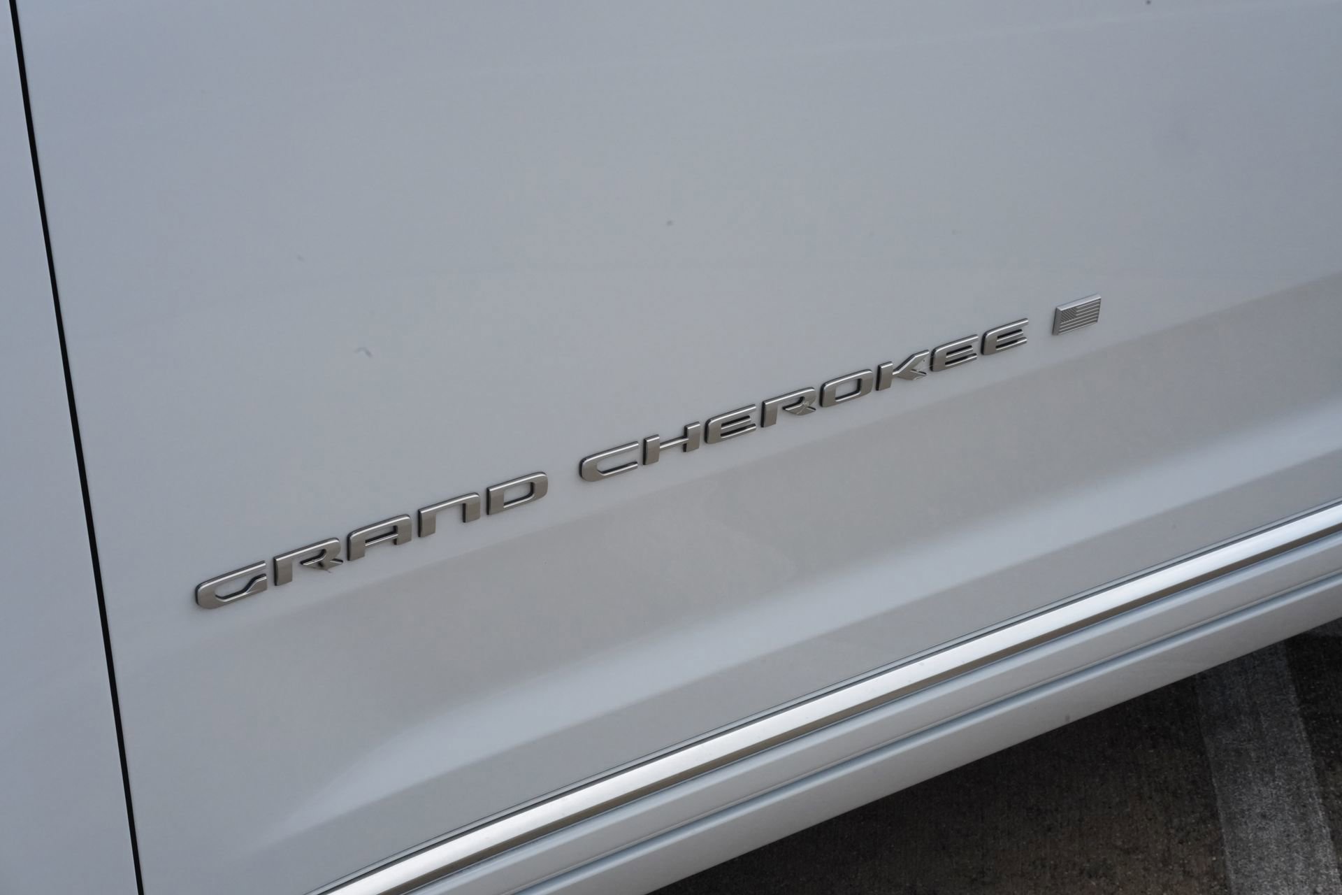 Used 2025 Jeep Grand Cherokee Summit AWD/4WD image 21