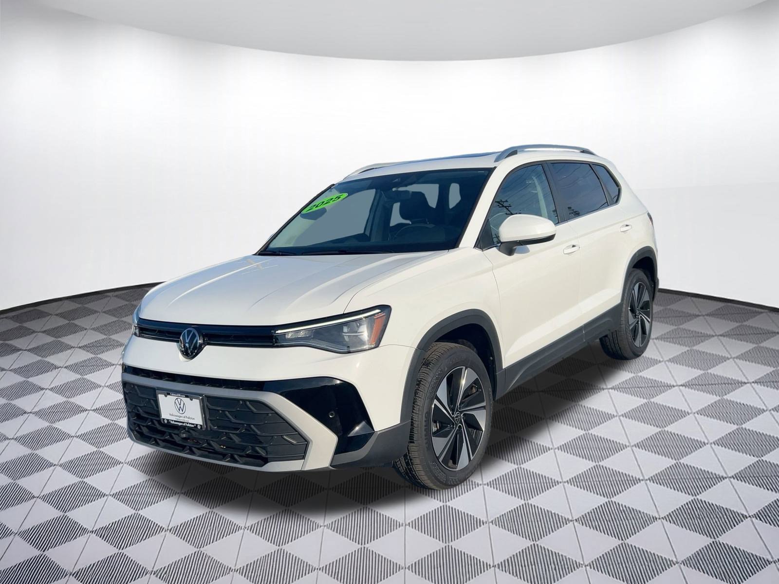 Certified 2025 Volkswagen Taos SE w/ Panoramic Sunroof Package AWD/4WD image 20