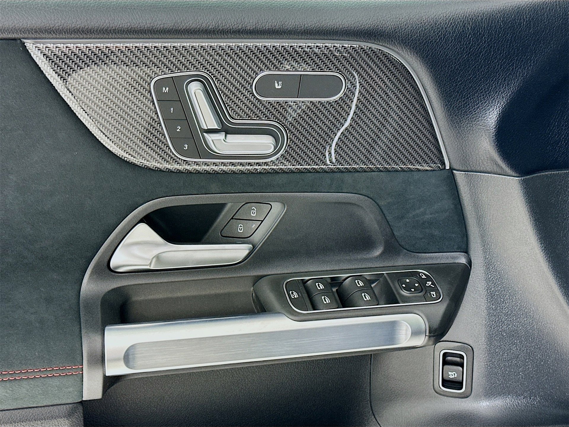 New 2026 Mercedes-Benz GLB 250 image 19