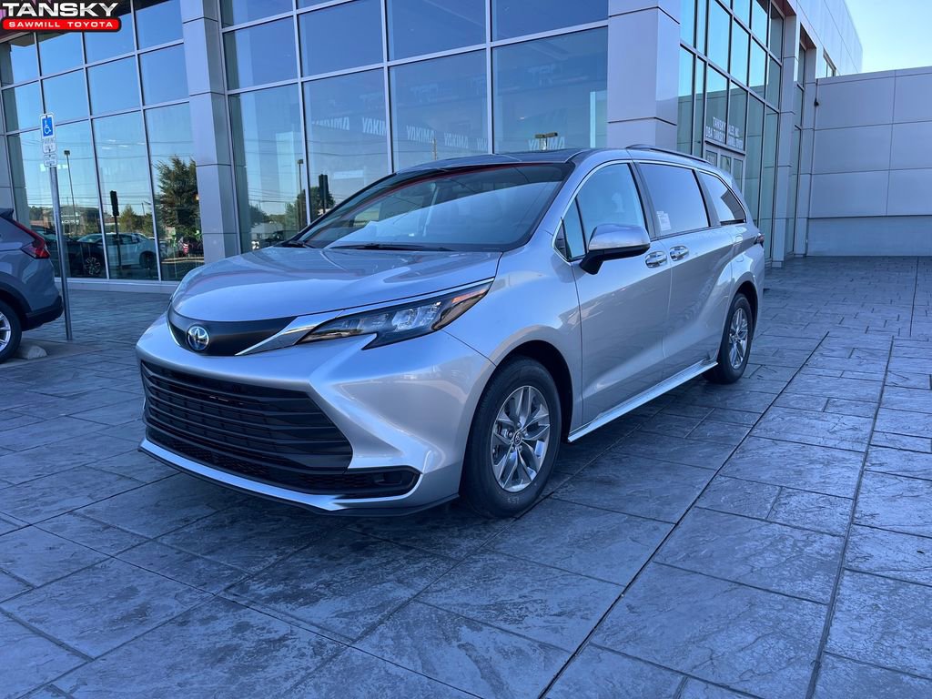 New 2025 Toyota Sienna LE