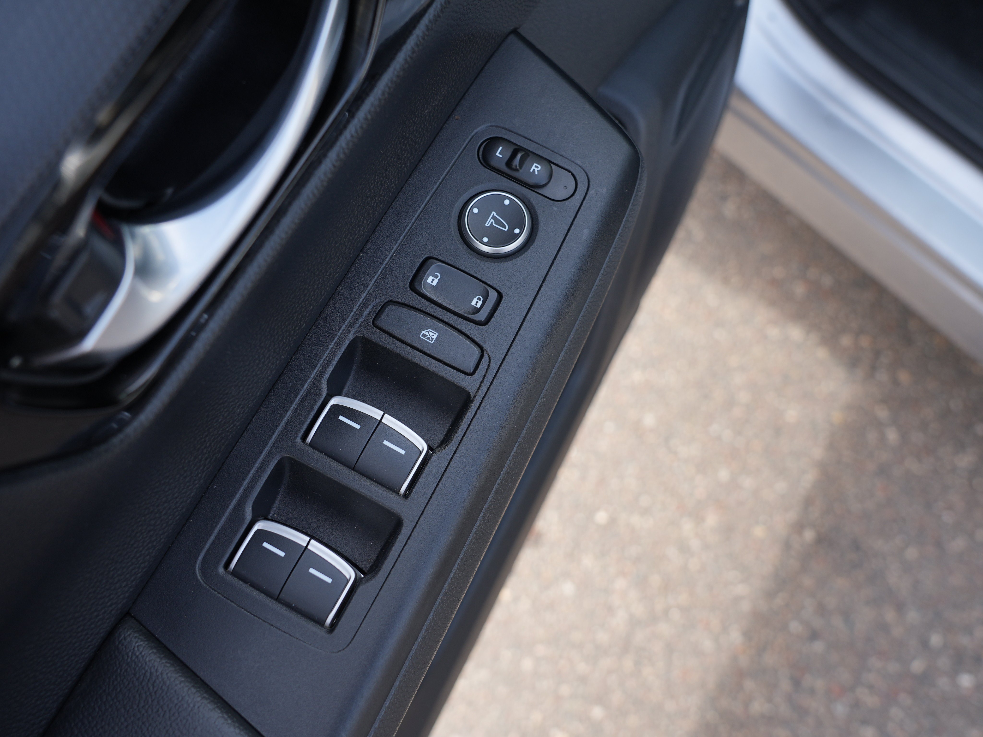 Used 2024 Honda CR-V EX-L image 16