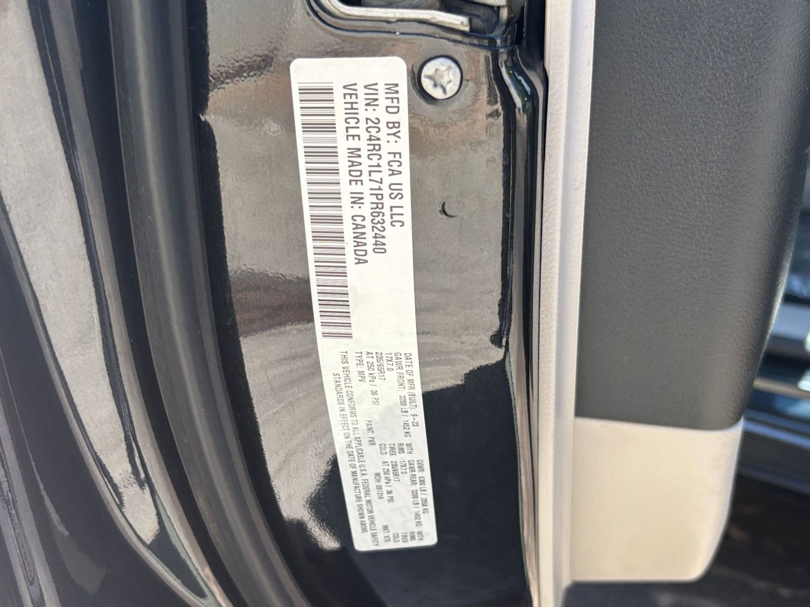 Used 2023 Chrysler Pacifica Touring-L FWD image 27