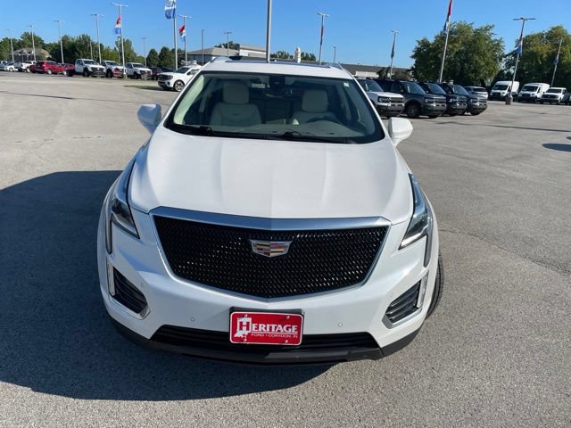 Used 2017 Cadillac XT5 Luxury w/ Driver Awareness Package AWD/4WD image 3