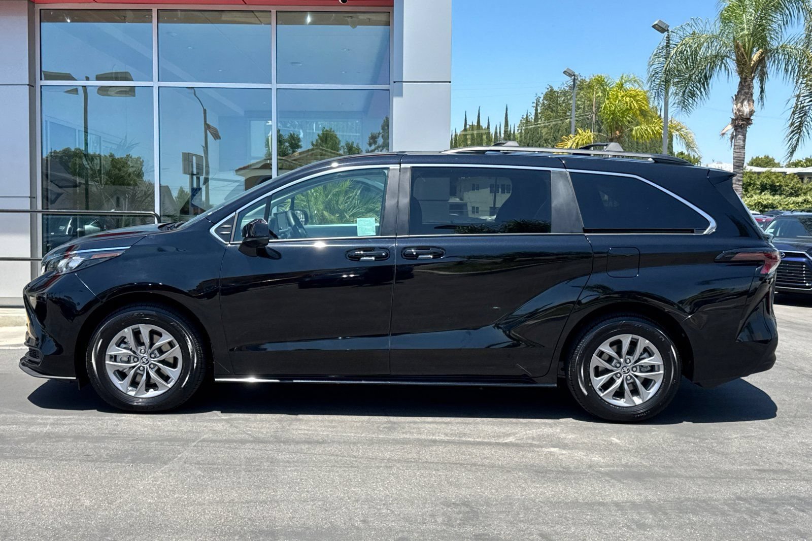 Certified 2026 Toyota Sienna LE FWD image 26