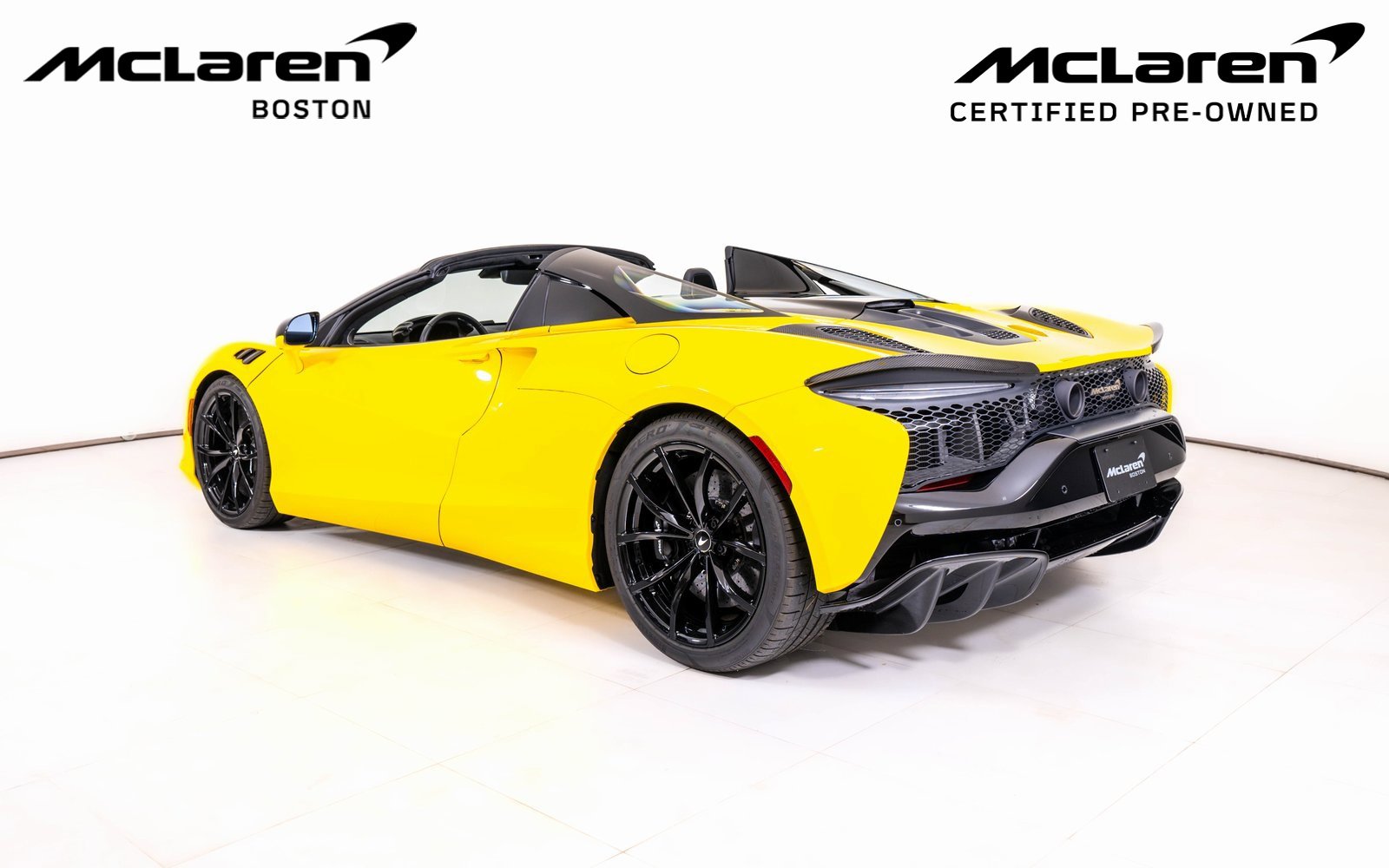 Used 2025 McLaren Artura Spider image 5