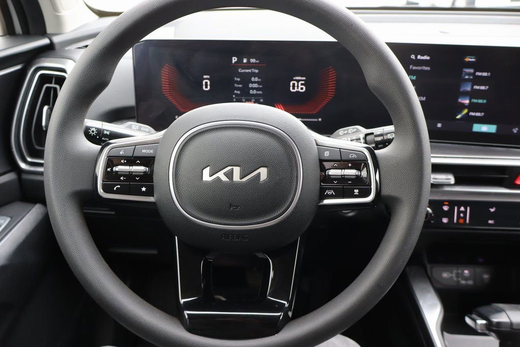 Used 2024 Kia Sorento LX image 6