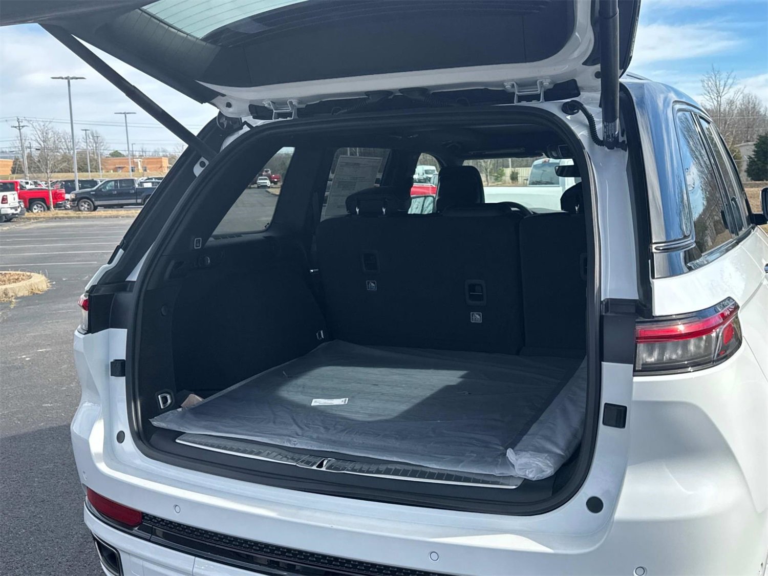 New 2025 Jeep Grand Cherokee Summit image 8