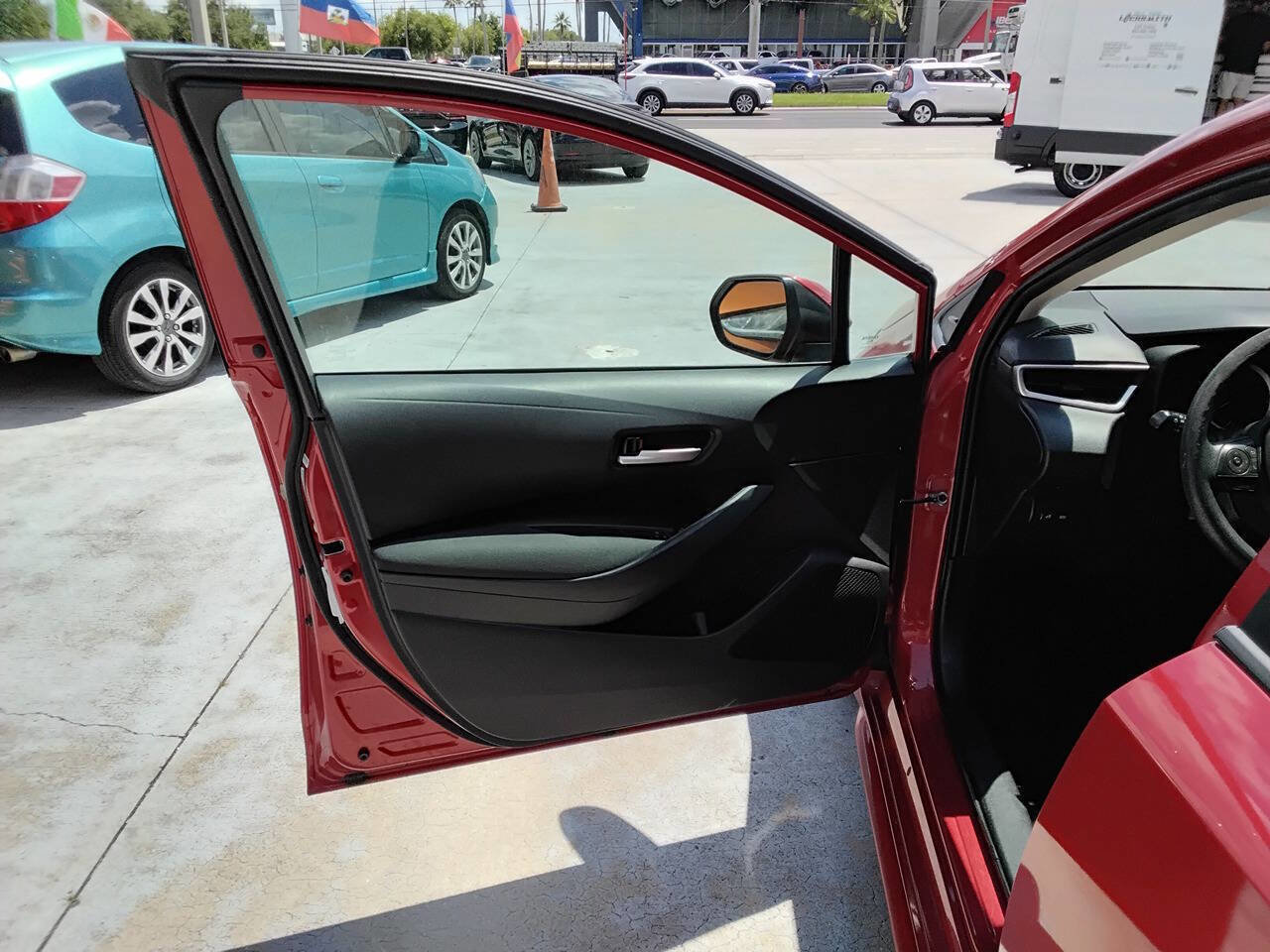 Used 2021 Toyota Corolla LE image 11