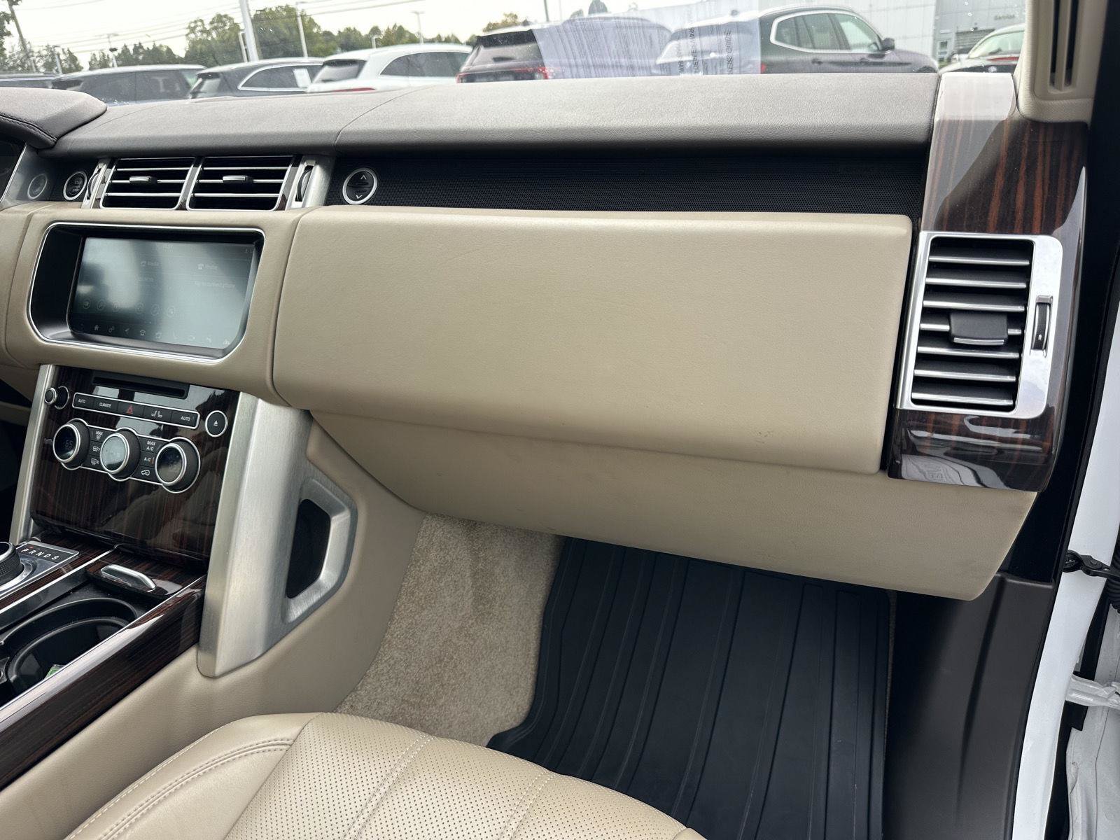 Used 2017 Land Rover Range Rover Supercharged AWD/4WD image 18